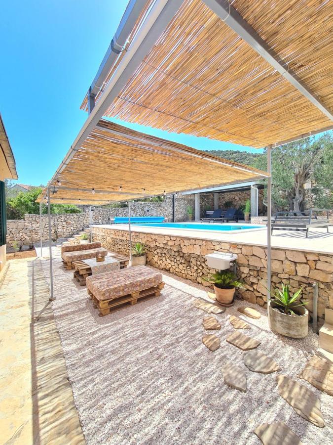 Olive Tree - House With Pool Vikendica Vinisce