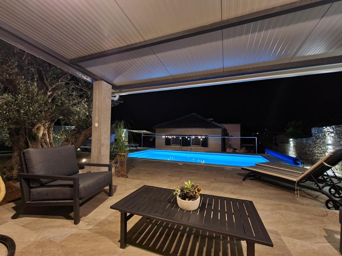 Olive Tree - House With Pool Ferienhaus